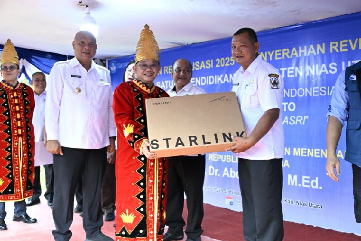 Ministry expands education access in North Nias with internet aid