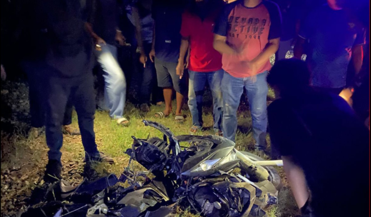 Three Killed as Motorcycle Hit by Taksaka Train at Kebumen Level Crossing