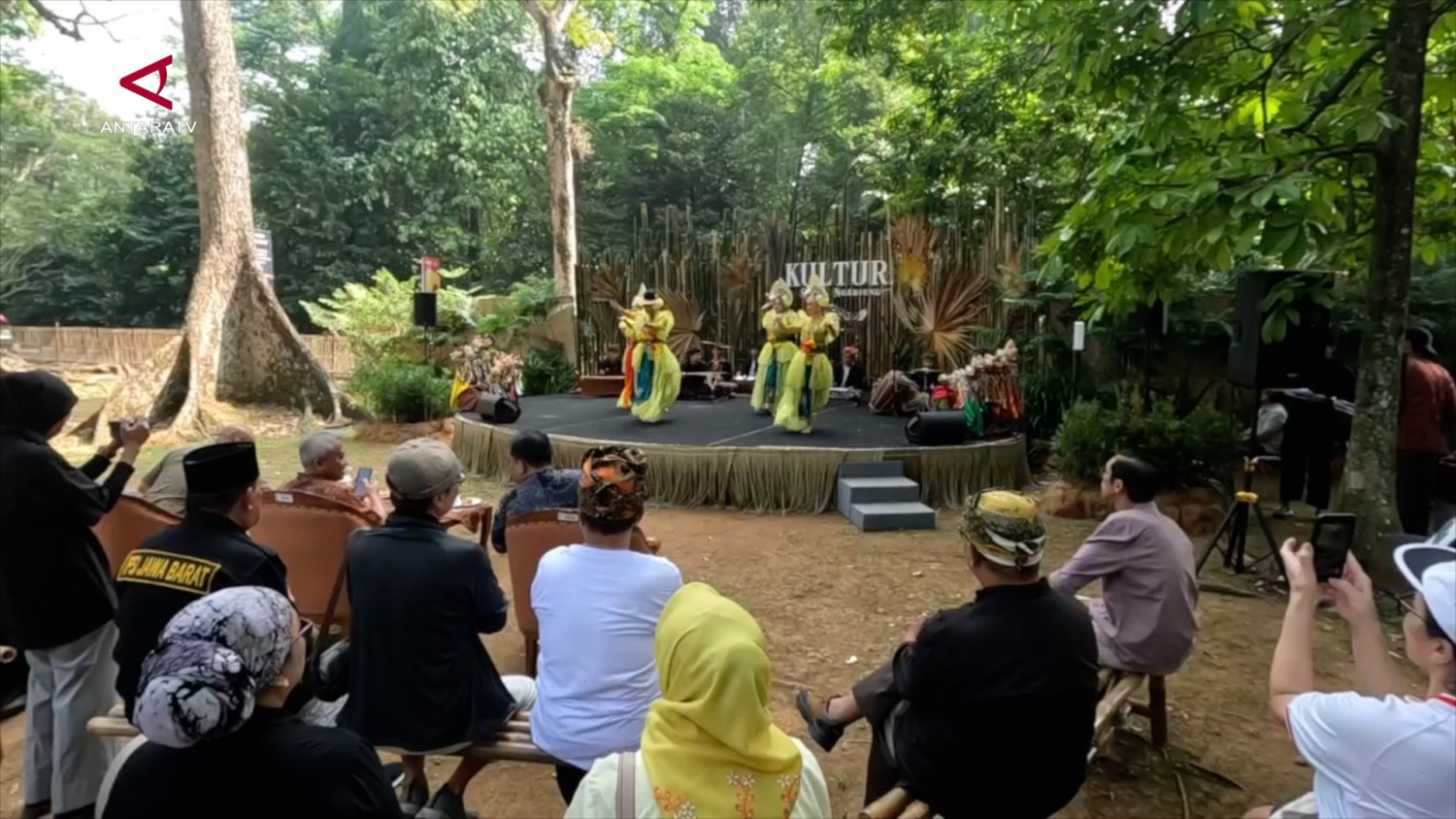 Exploring Sundanese cultural education space at Bogor Botanical Gardens