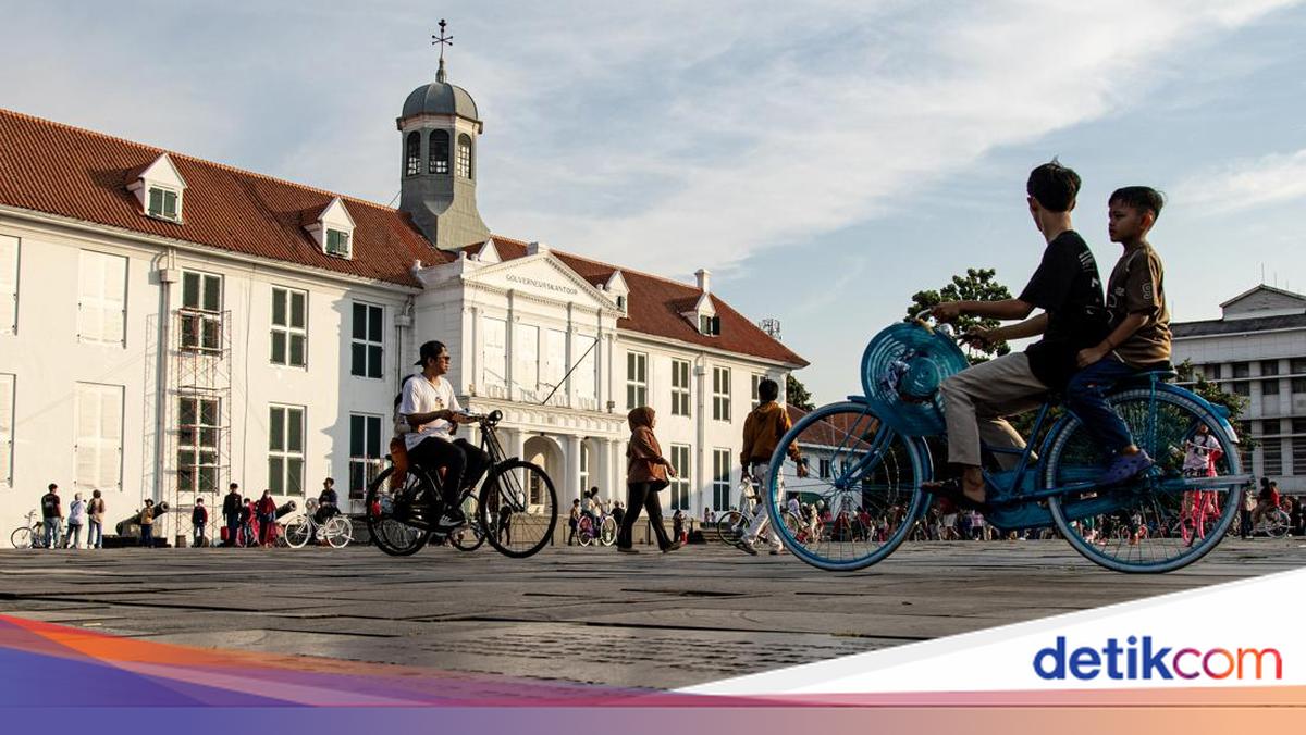 How to Reach Kota Tua by KRL, Transjakarta, MRT, and Jaklingko