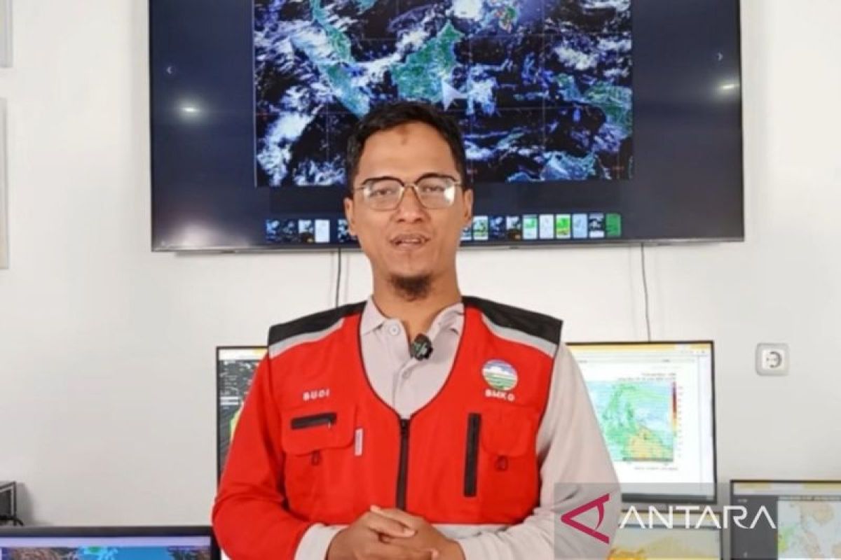 BMKG warns of rain and strong winds in North Sumatra