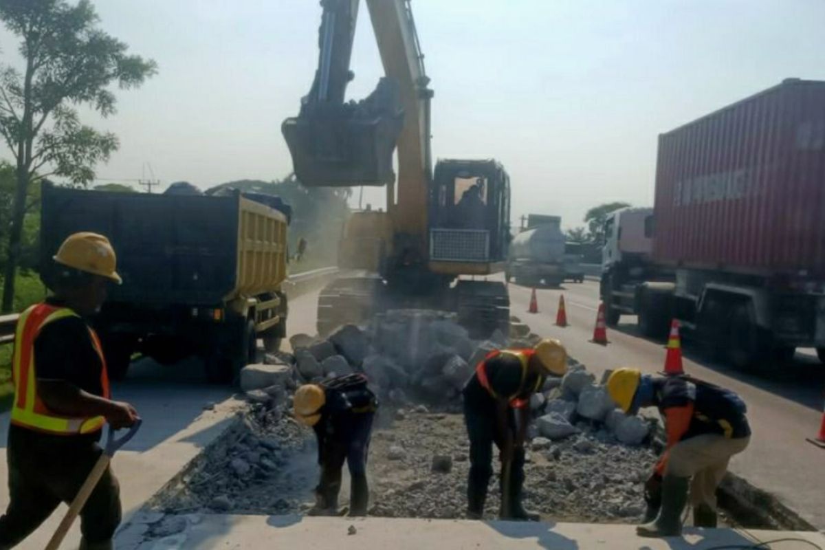 Jasamarga Continues Routine Maintenance on Jakarta-Cikampek Toll Road