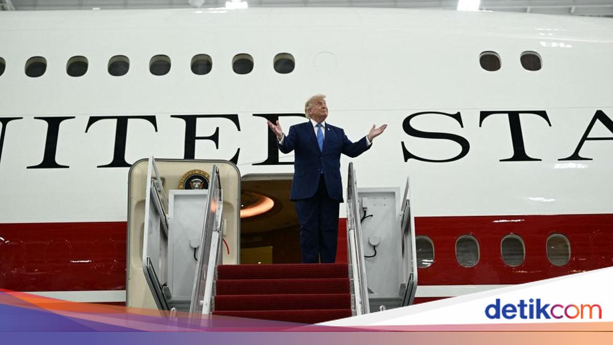 Trump Unveils New Air Force One, a Gift from Qatar