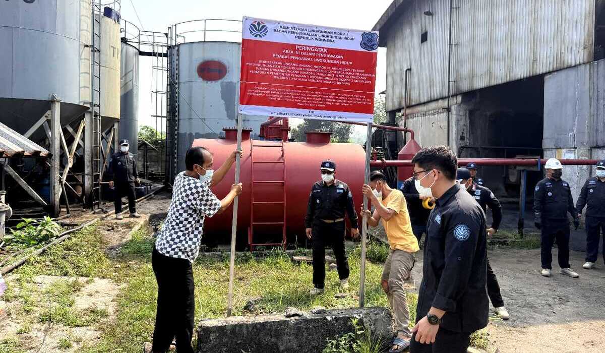 KLH Seals Illegal Used Oil Processing Plant in Tangerang for Air and Water Pollution