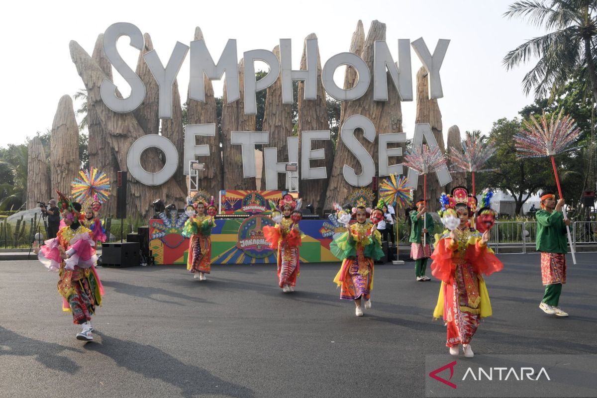Jakarnaval Parade Celebrates Jakarta's 499th Anniversary at Ancol