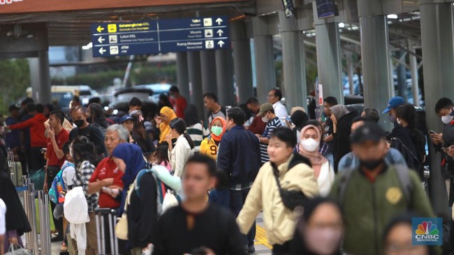 School Holidays Begin: Train and Plane Tickets Discounted by 30%