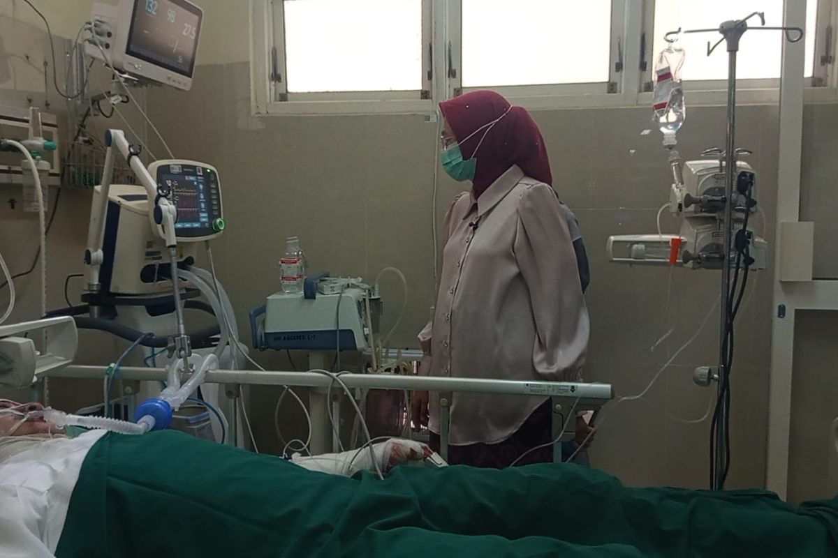 Sand miner buried by Semeru pyroclastic flow debris receiving intensive care at Haryoto Hospital