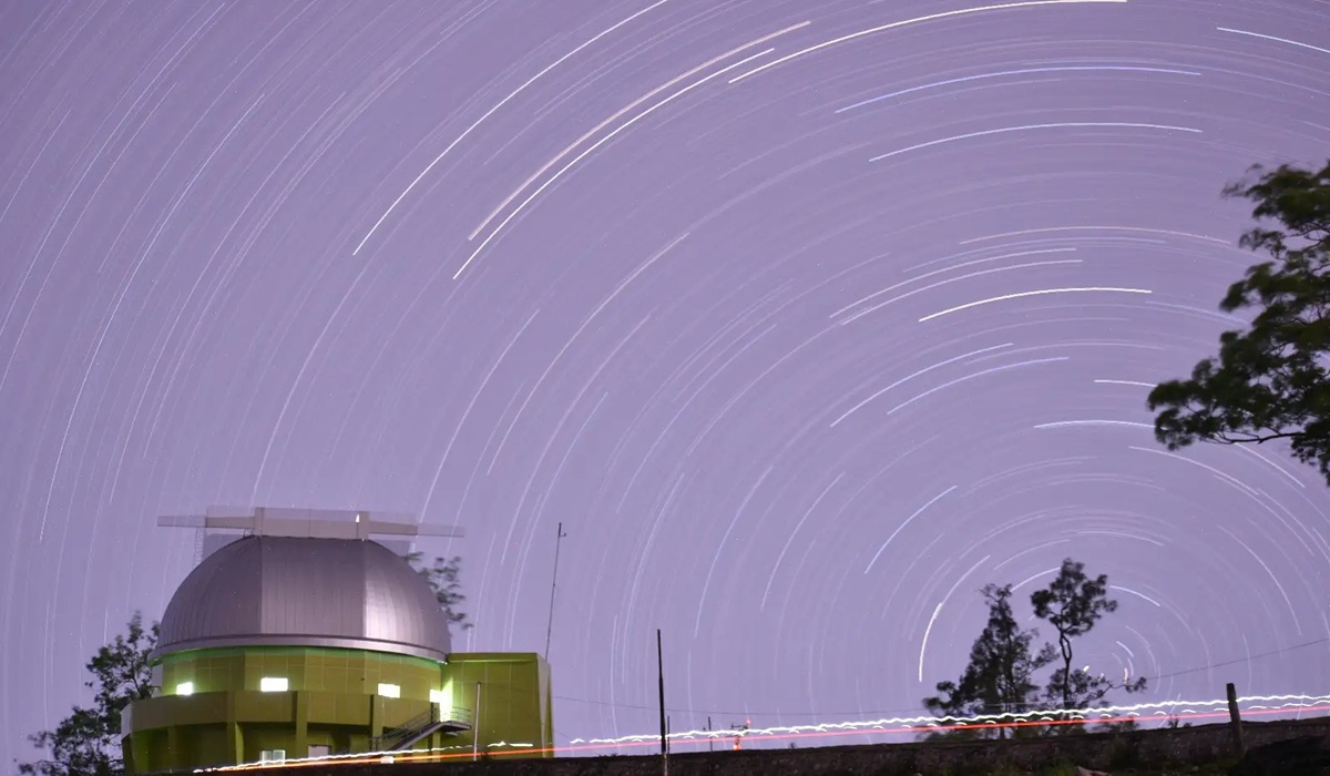 Star Trail Splendour at Timau National Observatory: Visual Proof of Earth's Rotation