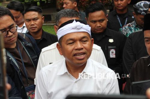 KDM Pledges to Fund Schooling for 70-80 Thousand Students Not Accepted in State Senior High Schools