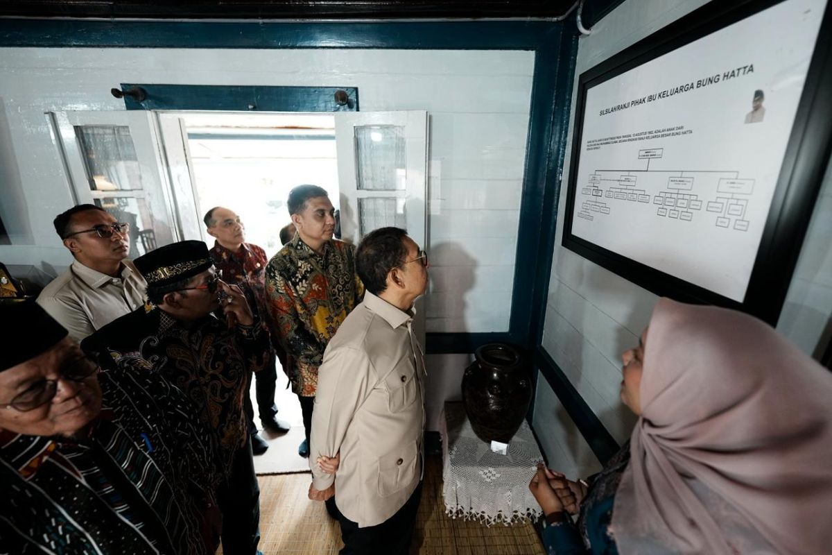 Culture Minister visits Mohammad Hatta's residence in West Sumatra