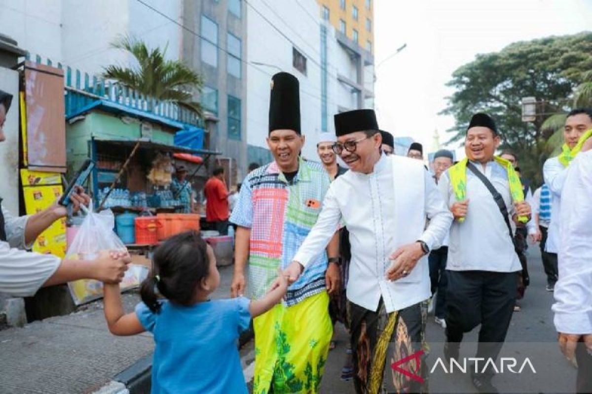 5,000 People Join 'Sarungan' Healthy Walk in Tangerang City