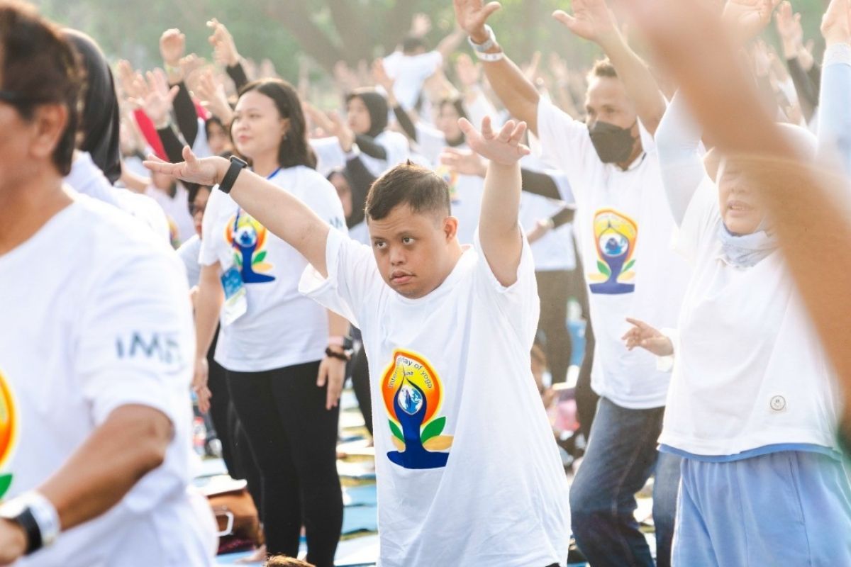 Unesa Sets MURI Record for Largest Yoga Event with Disabled Participants