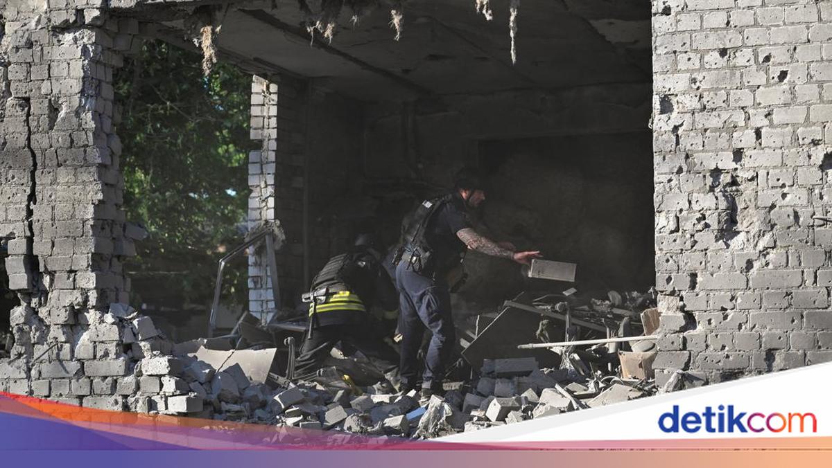 Russia and Ukraine Exchange Attacks, Seven Killed