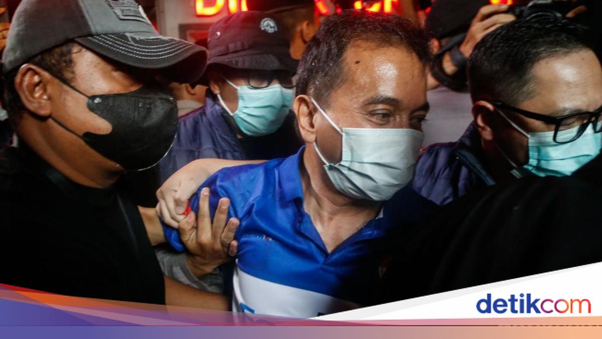 Roy Suryo and Dr Tifa Transferred from Hospital to Detention Centre, to Be Handed Over to Prosecutors Tomorrow