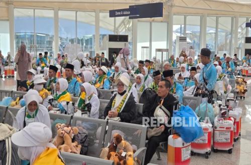 Madinah Hajj Chief Bids Farewell to Kloter 15 LOP, Praises Pilgrims' Order and Compliance