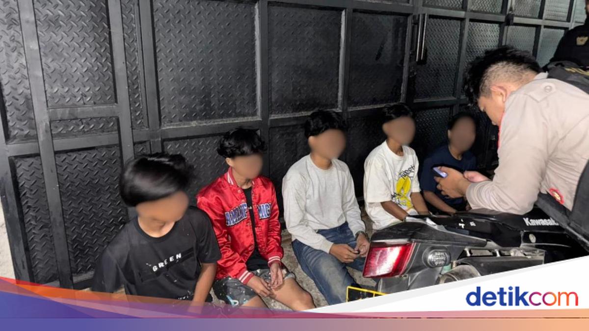 Jakarta Police Mobile Brigade Disperses Youth Group Armed with Sharp Weapon in East Jakarta