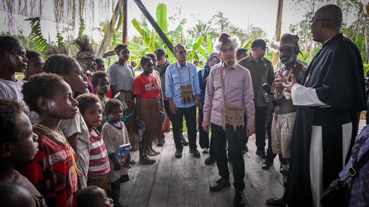 Gibran Seeks to Expand Free Nutritious Meal Programme in Asmat, Papua, Partnering with Churches and School Canteens
