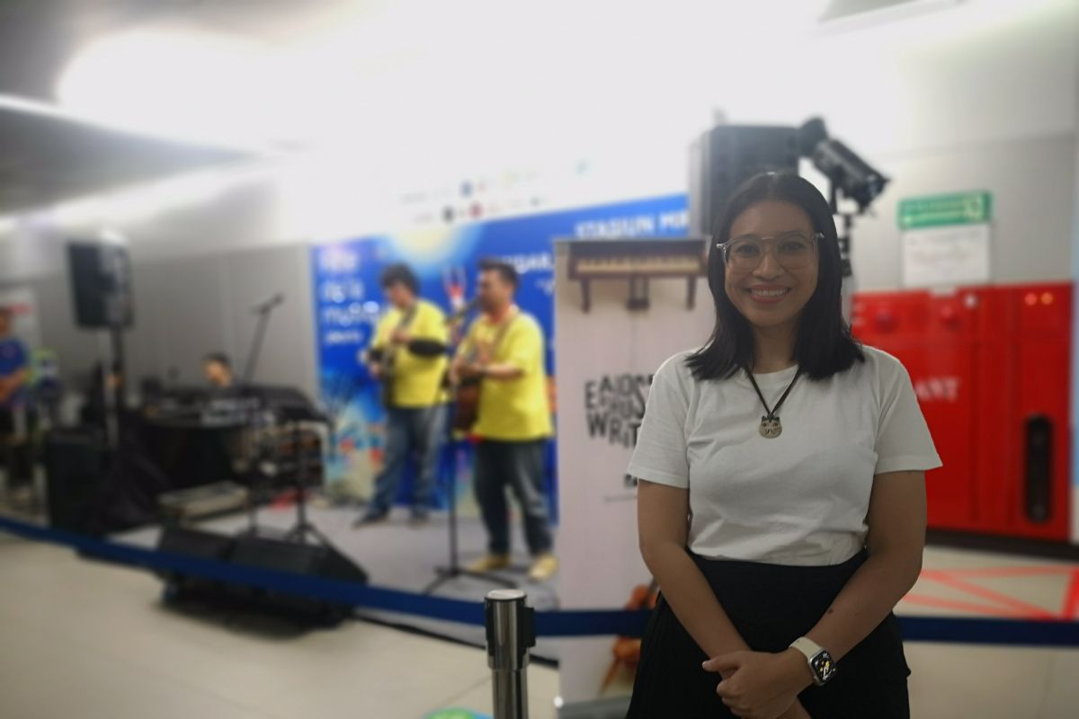 Musician Endah Widiastuti Urges Government to Expand Bicycle Lanes