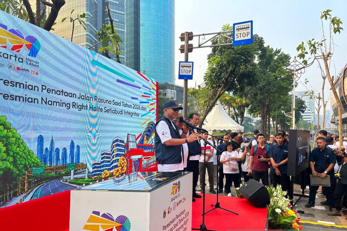Yesterday's legal highlights: KPK inaugurates bus stop, Gibran comments on Roy Suryo