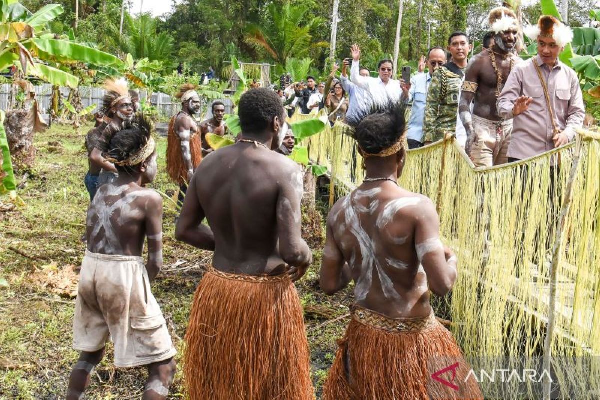 Yesterday's politics: VP's visit to Asmat and Cabinet Secretary Teddy's initiative
