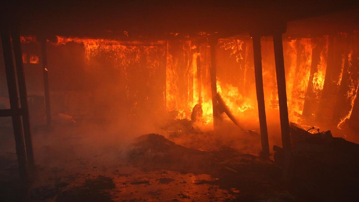 Sandal Factory Fire in Cipondoh, Tangerang Destroys Three Buildings