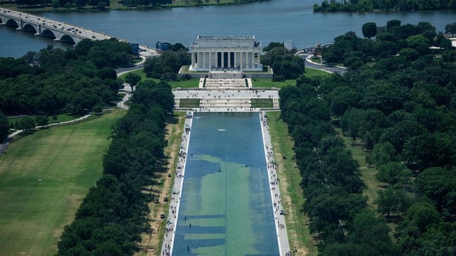 Lincoln Memorial Reflecting Pool Drained After Alleged Vandalism