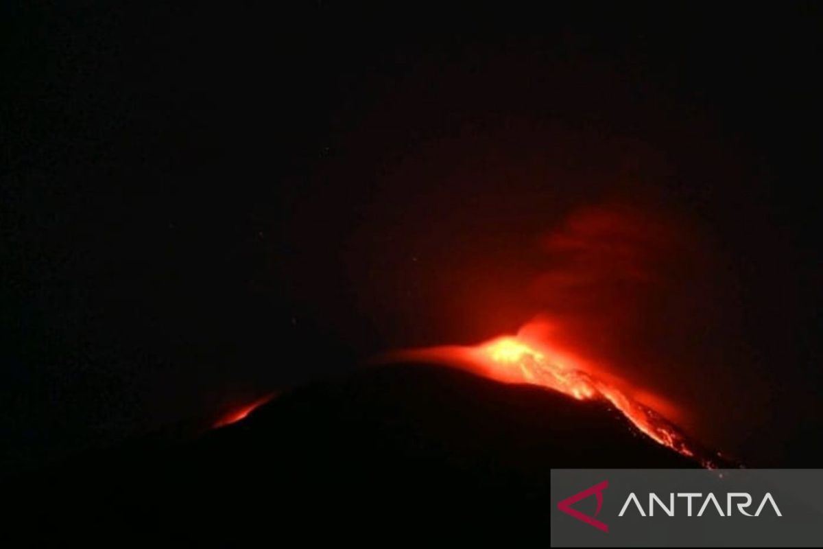 Mount Ile Lewotolok Erupts, Spews Ash 600 Metres High