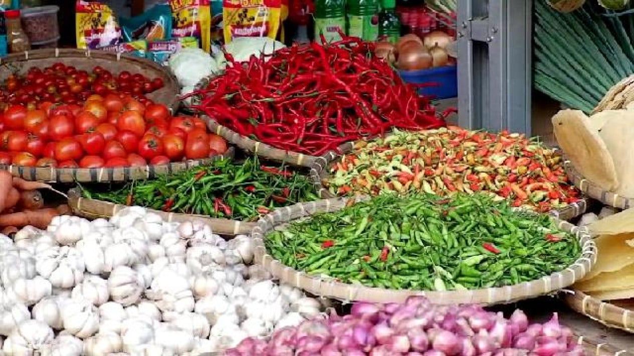 Food Prices Today: Red Chilli Peppers Hit Rp83,550 per kg, Chicken Eggs Remain Above Rp31,000