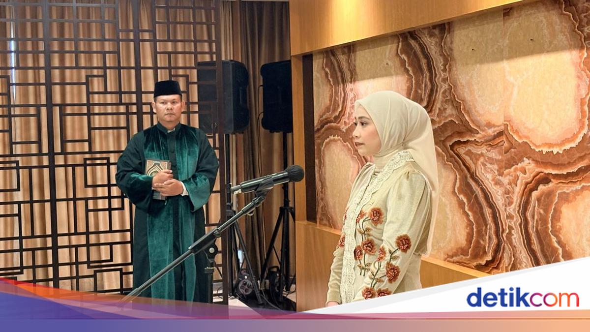 Guided by Muzani, Adela Kanasya Sworn in as MPR Member Replacing Adies Kadir