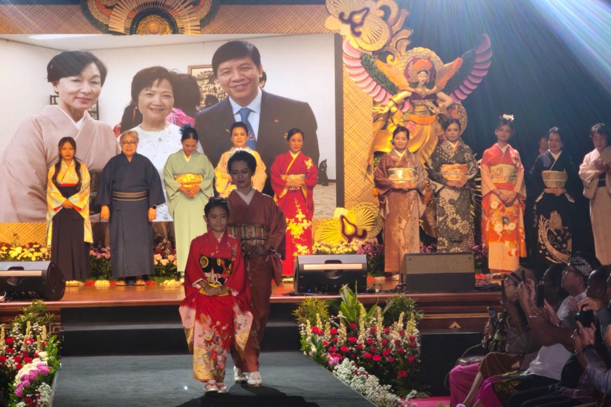 Japanese Delegation Blends Kimono and Balinese Endek at 2026 Bali Arts Festival