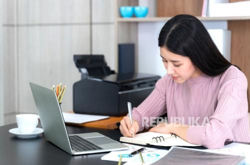 Secrets to Quick Thesis Approval: UBSI Bekasi Campus Head Reveals What Lecturers Actually Look For