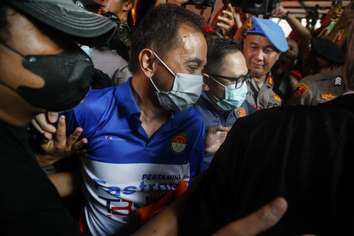 Lawyer Requests Roy Suryo Not Be Detained During Transfer to South Jakarta Prosecutor's Office