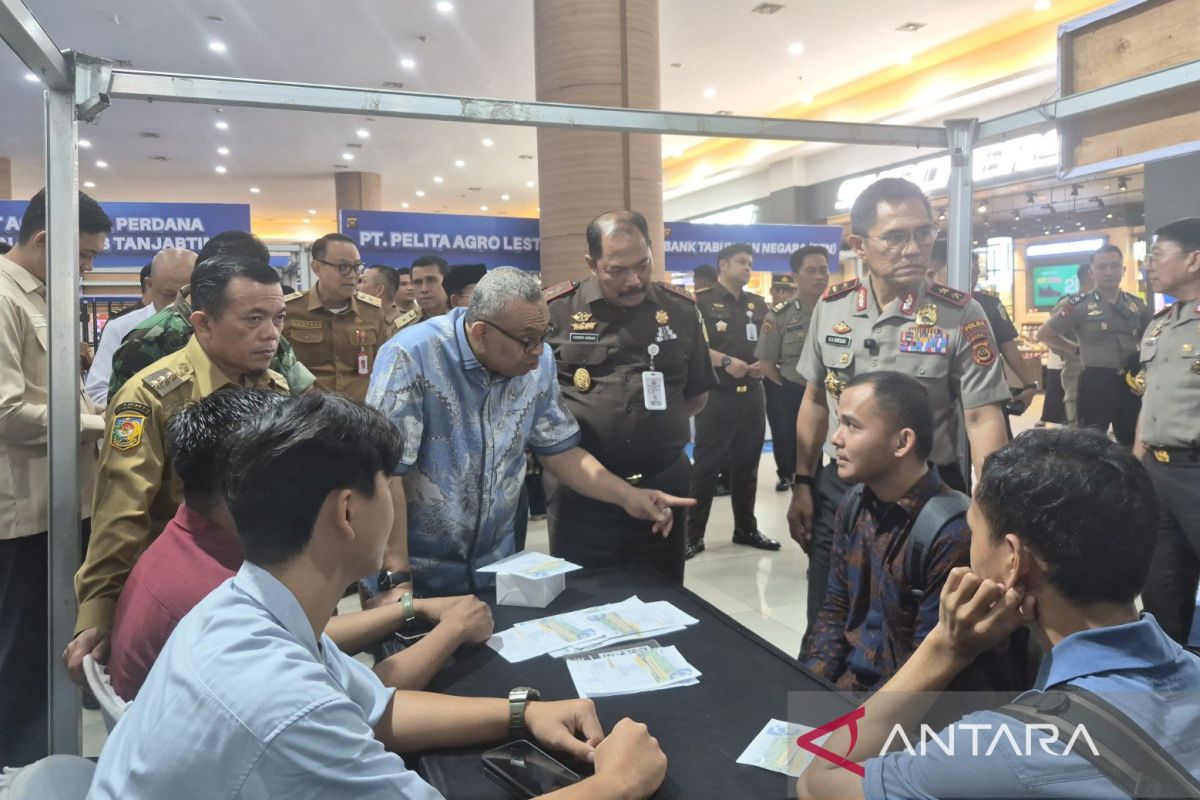 Deputy Manpower Minister opens Job Fair in Jambi offering 1,000 vacancies
