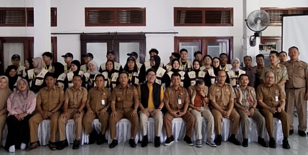 28 UGM Students Conduct Community Service Programme in Bangka