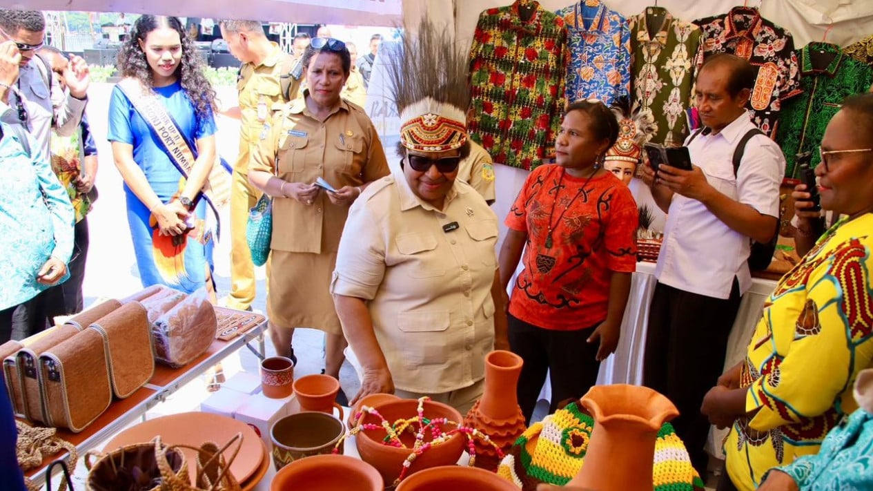 Deputy Home Affairs Minister Ribka Opens Affordable Market and MSME Exhibition in Papua to Boost Creative Economy