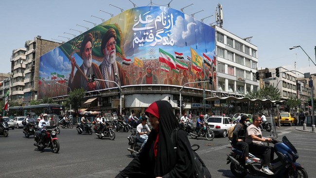 Trump Claims Success in Opening Peace Door with Iran, World Disagrees