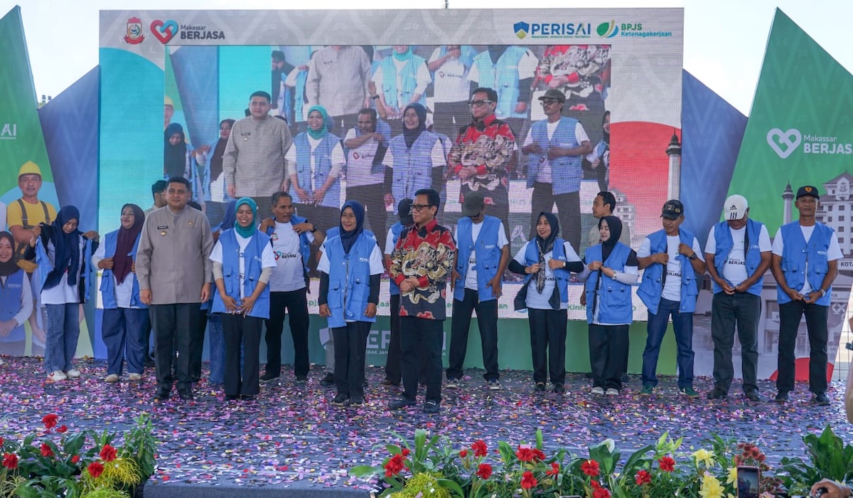 Makassar City Government and BPJS Ketenagakerjaan Provide Old-Age Security for 45,000 Vulnerable Workers