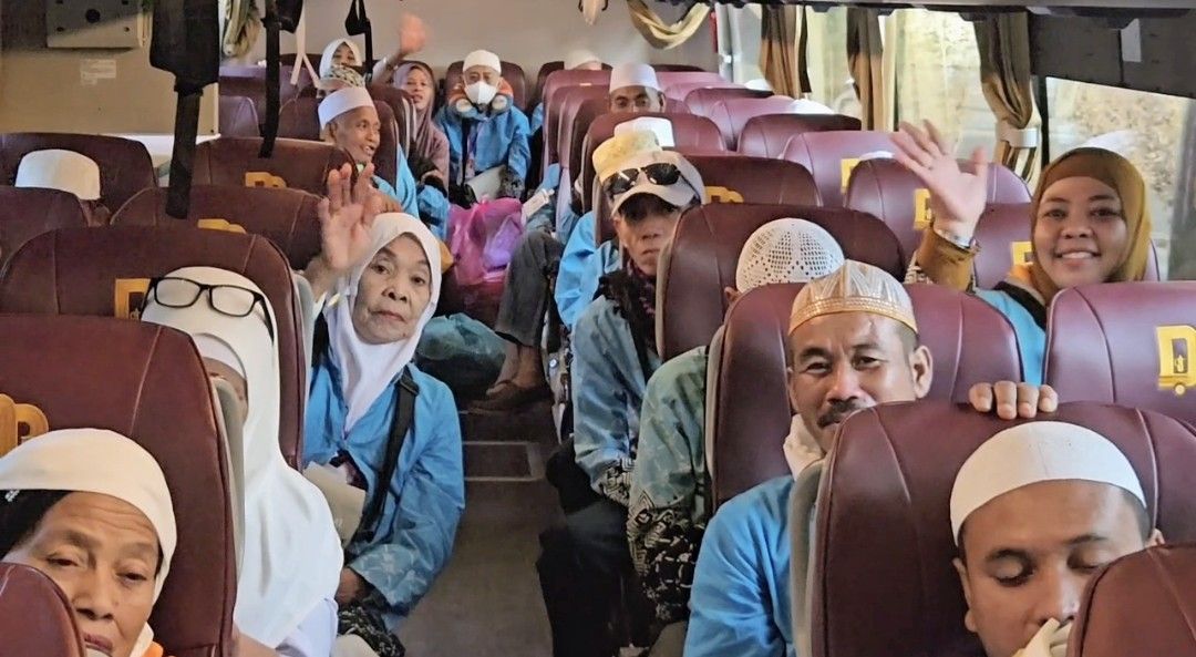 Second Wave of Indonesian Hajj Pilgrims' Departure from Mecca to Medina Completed