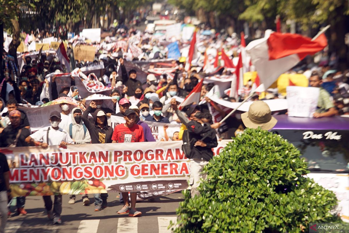 Thousands of Free Nutritious Meal Programme Partners Rally Peacefully in Trenggalek to Show Support