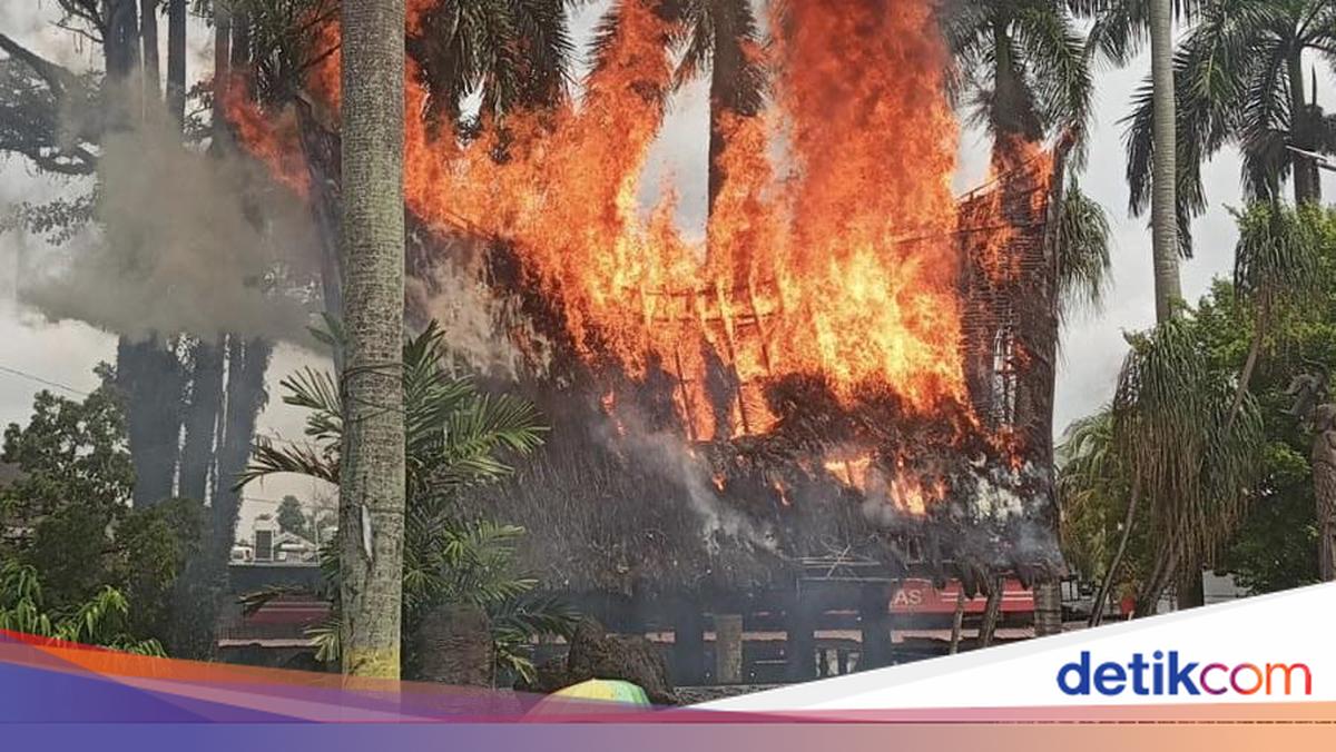 Traditional House at Sisingamangaraja XII Monument in Medan Destroyed by Fire