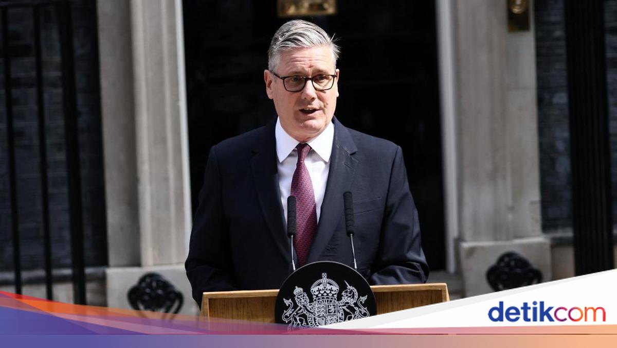 With a Trembling Voice, UK PM Resigns: 'This Is to Put the Country First'