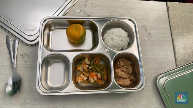 Zulhas: Well-Off Schools Need Not Receive Free Nutritious Meals