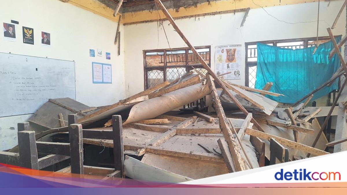 Two Classrooms at Mataram Madrasah Collapse Due to Old Age