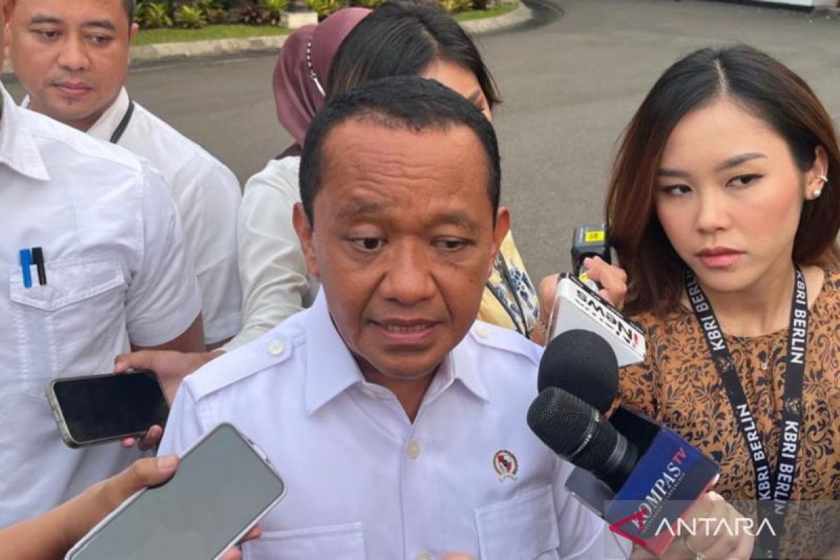 Bahlil Forms Special Team to Oversee PLN Coal Procurement