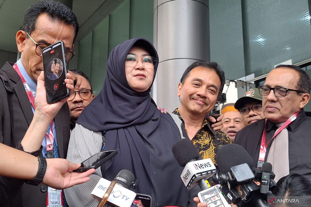 Roy Suryo and Tifa Vow to Continue Fight Over Jokowi Diploma Case After Not Being Detained