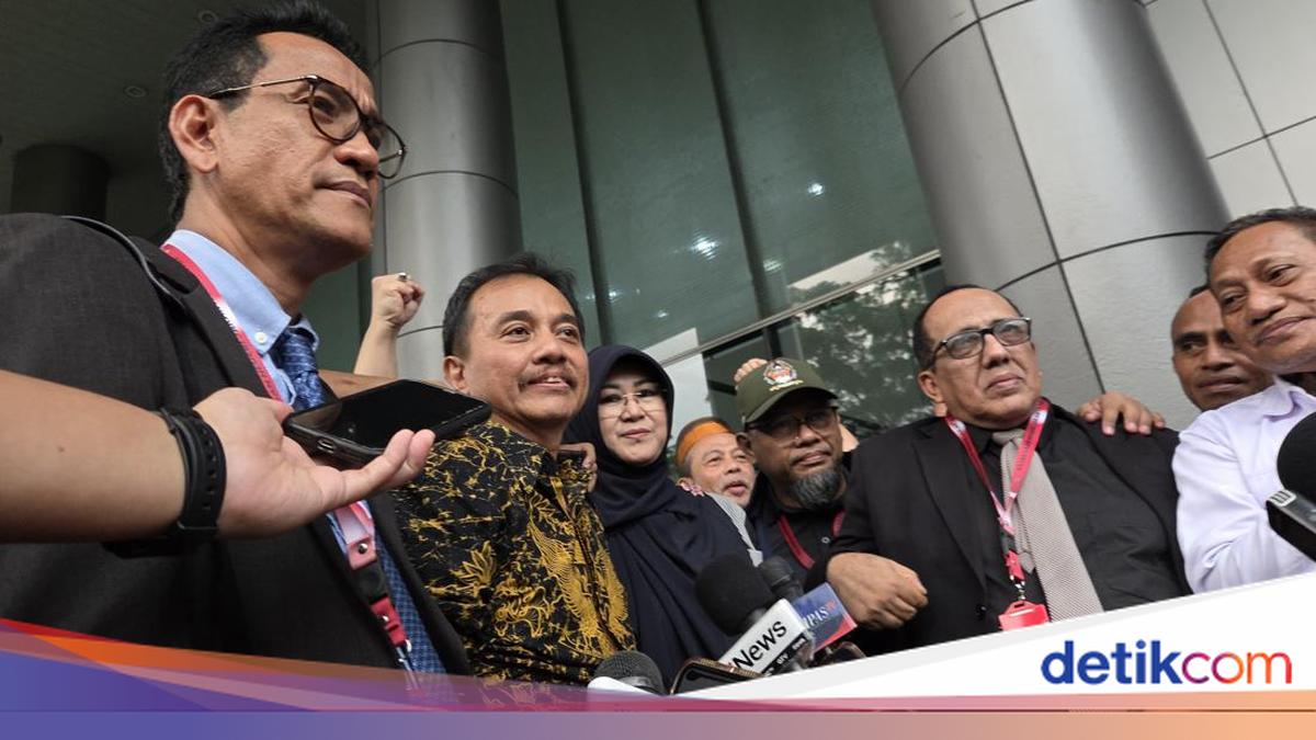 Jakarta Prosecutor's Office Declines to Detain Roy Suryo and Dr Tifa