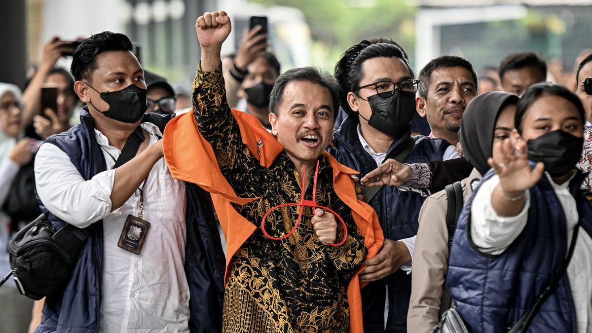Roy Suryo and Tifa Not Detained, Required to Report Weekly