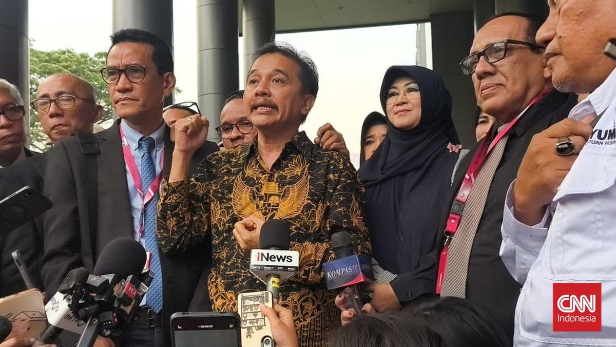 Roy Suryo and Tifa Not Detained After Transfer to South Jakarta Prosecutor's Office