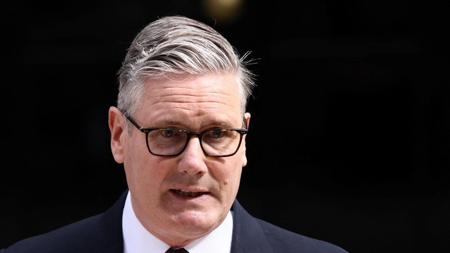 Why UK PM Starmer Resigned: From Popularity to Public Disdain