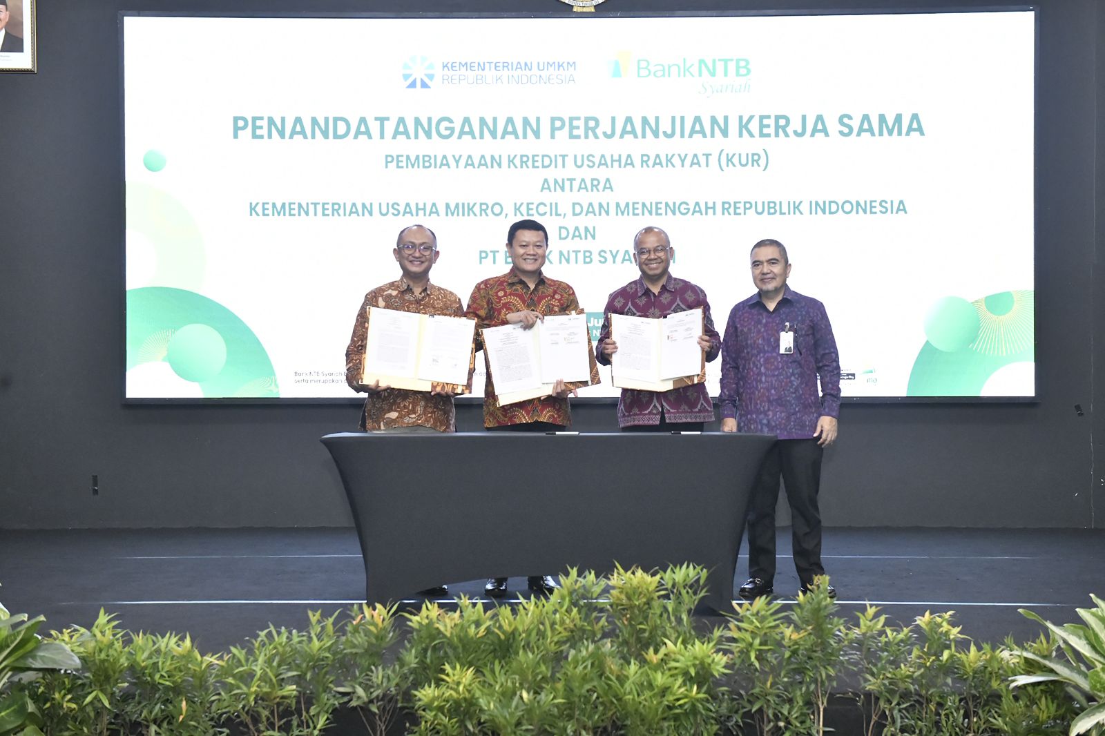 Two Sharia Banks Collaborate to Strengthen MSME Financing Access in Mataram